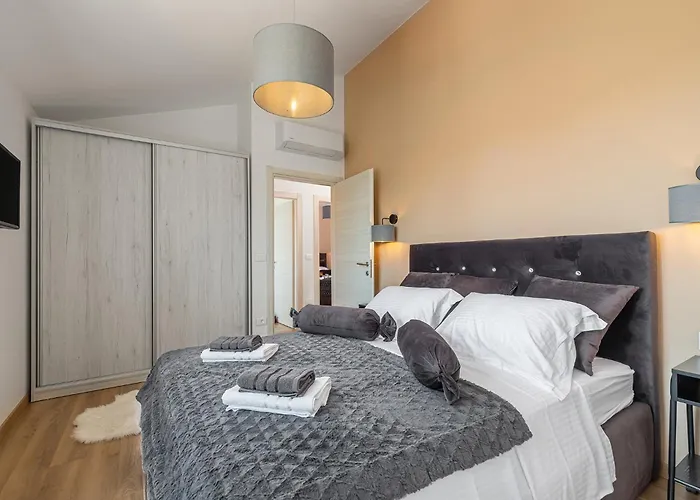 Βίλα Sun Flower Πόρετς